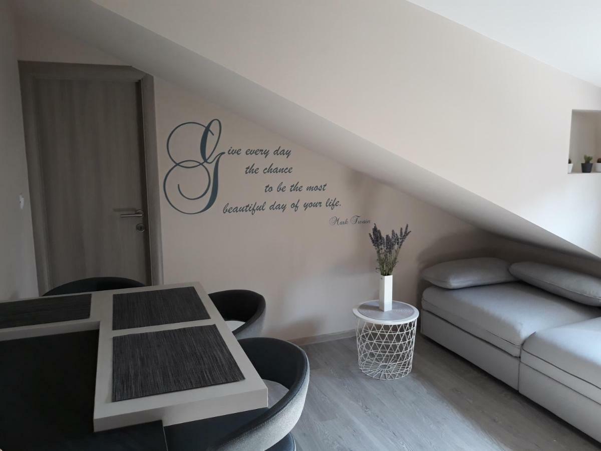 Center Apartment Dalu بولا المظهر الخارجي الصورة